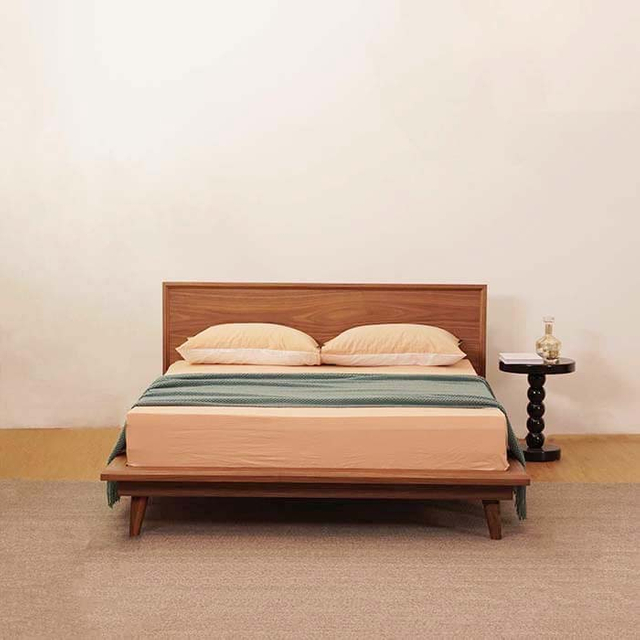 Letto moderno con piattaforma in noce di lusso 