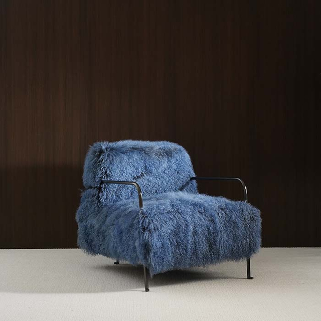 Poltrona singola di lusso con accento in lana blu con struttura in metallo