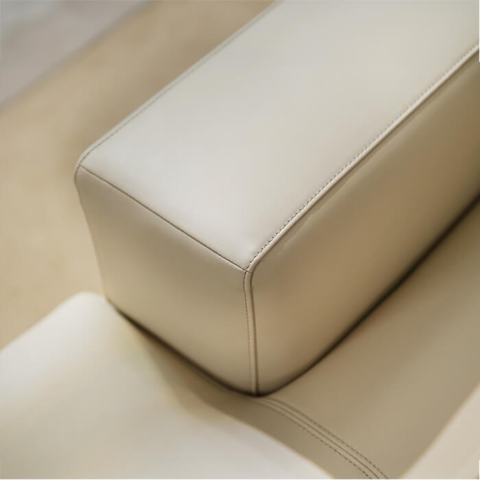 Divano componibile modulare in pelle di lusso con chaise longue a forma di L con pouf per soggiorno