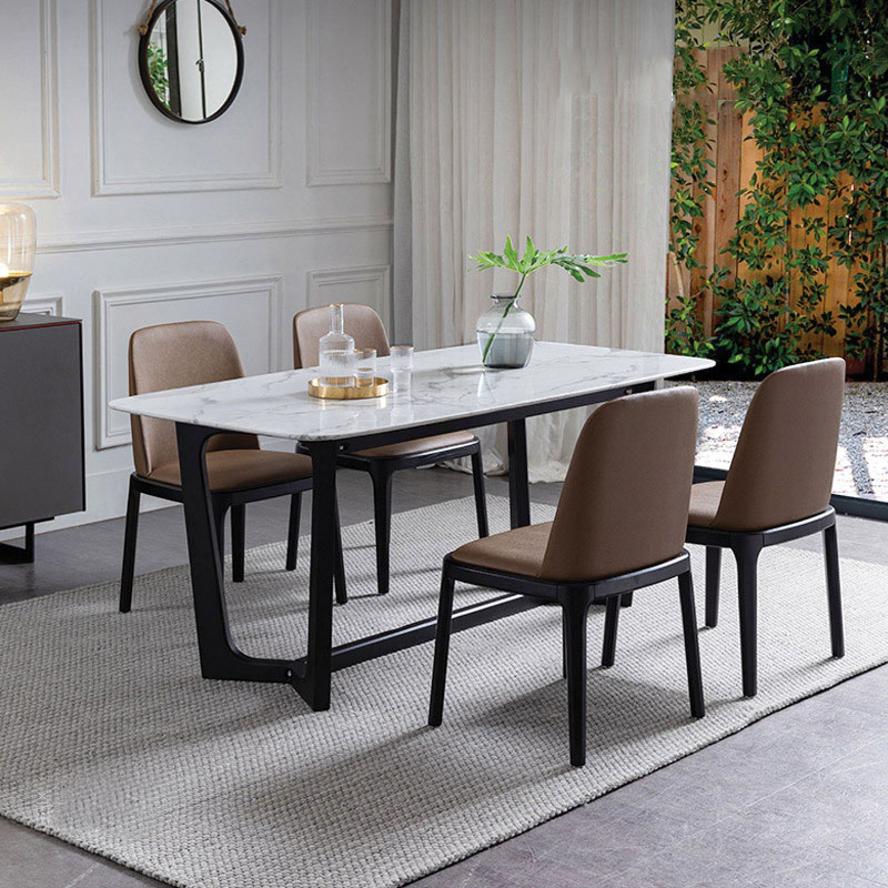 sedia in pelle con accenti