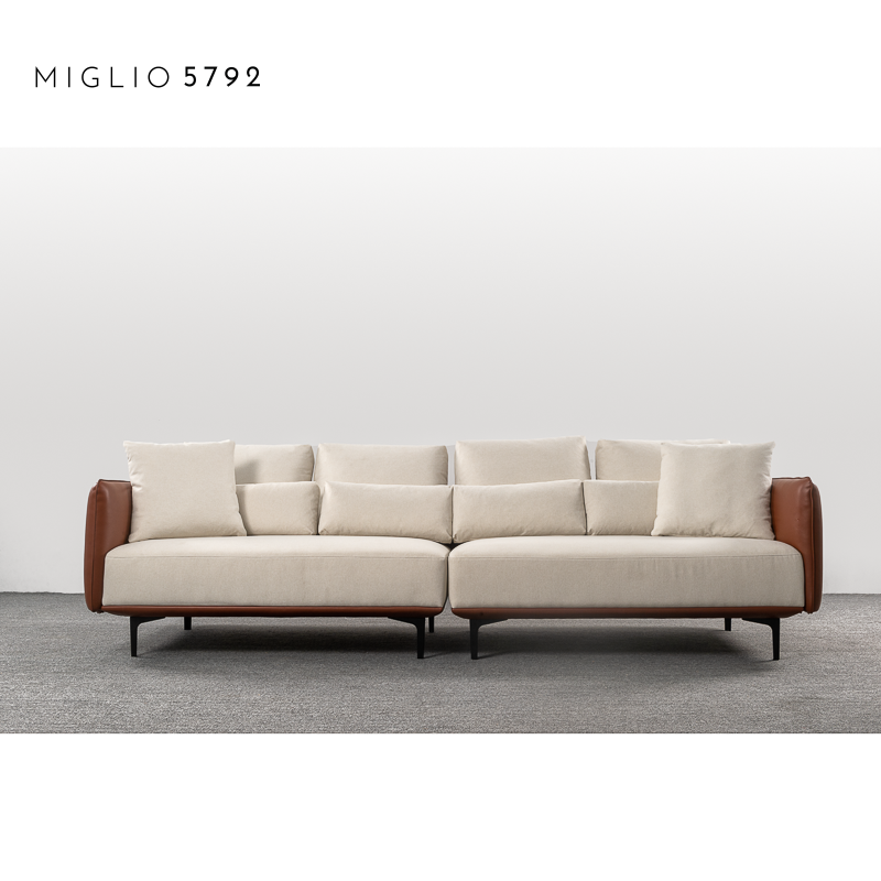 Divano in tessuto in stile moderno ed elegante M002