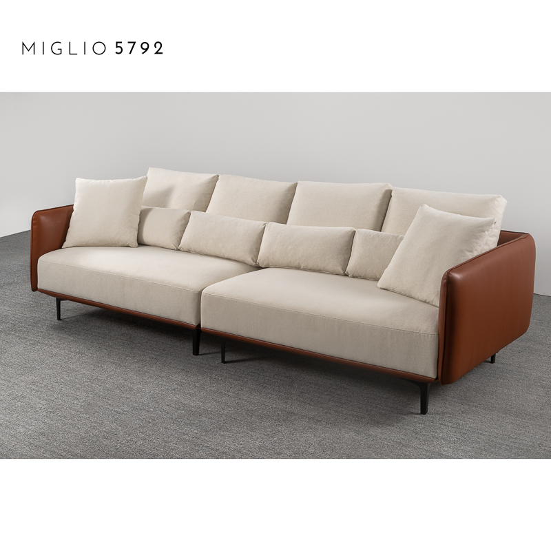 Divano in tessuto in stile moderno ed elegante M002