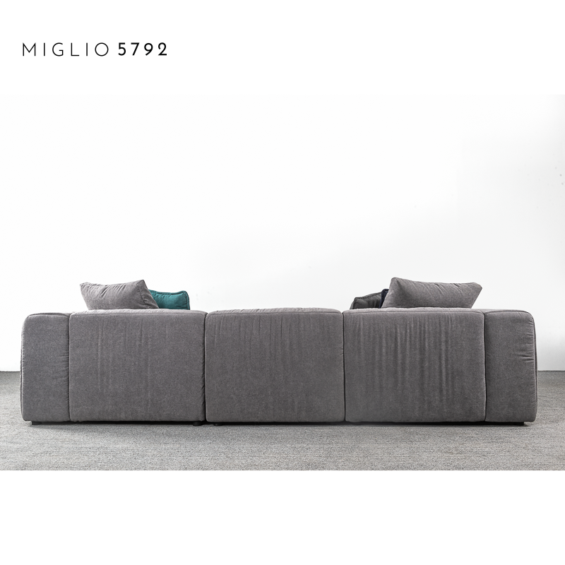 divano in pelle nera