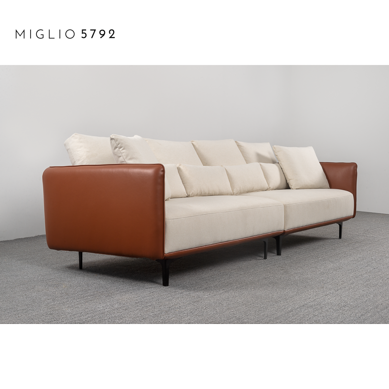 Divano in tessuto in stile moderno ed elegante M002